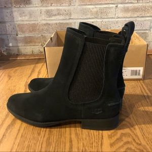NWT ugg boots hillhurst  Sz.7